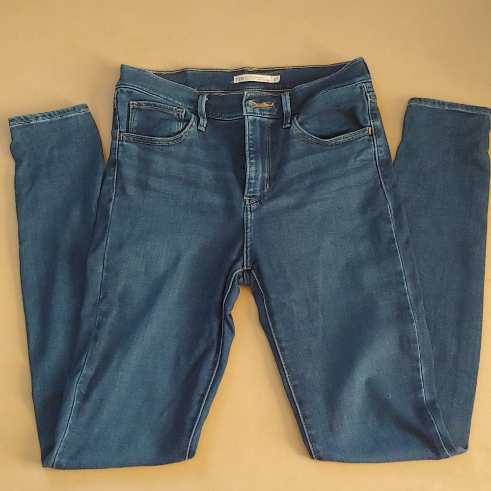 EUC LEVI'S 720 High Rise Super Skinny